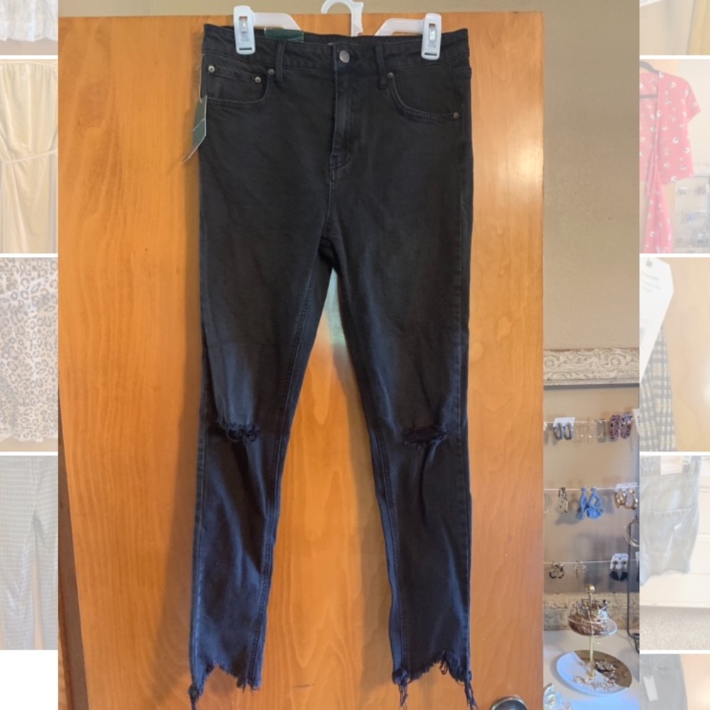 Black distressed skinny jeans